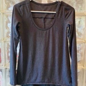 Lululemon women’s long sleeve top-size 6